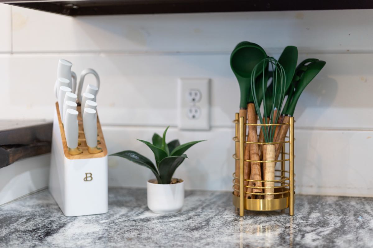 Rum N Raisin Kitchen Counter Detail