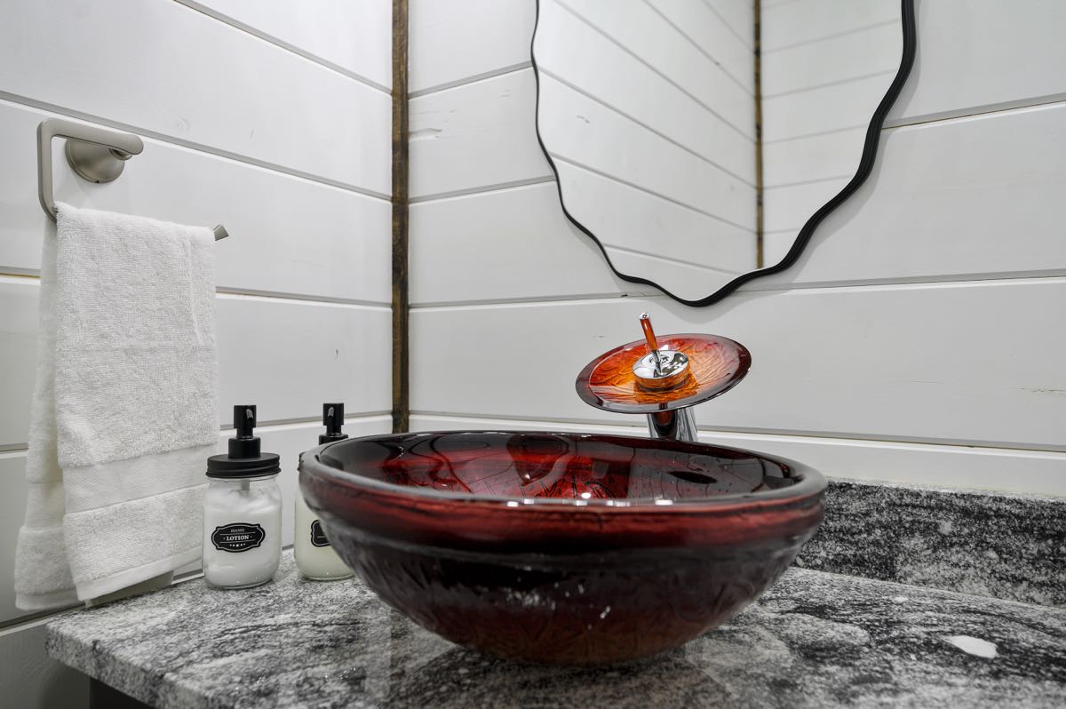 Rum N Raisin Bathroom Powder Red Sink